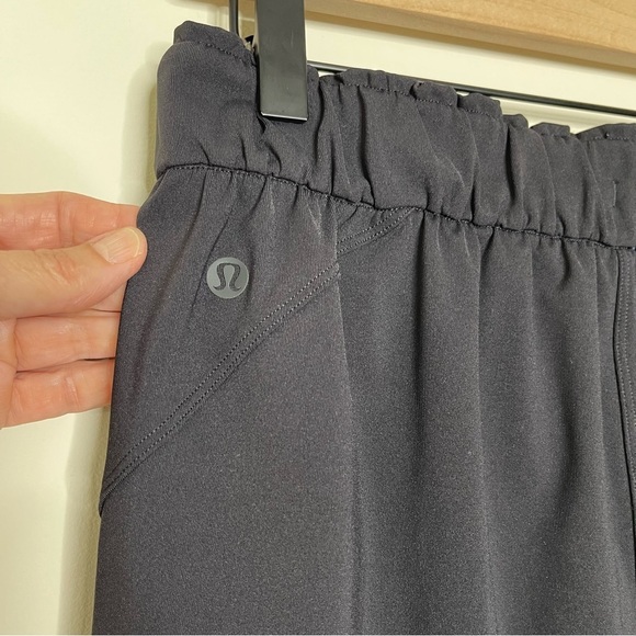Lululemon Women’s Keep Moving Jogger in Black Size 8 streetwear athleisure - Picture 12 of 14